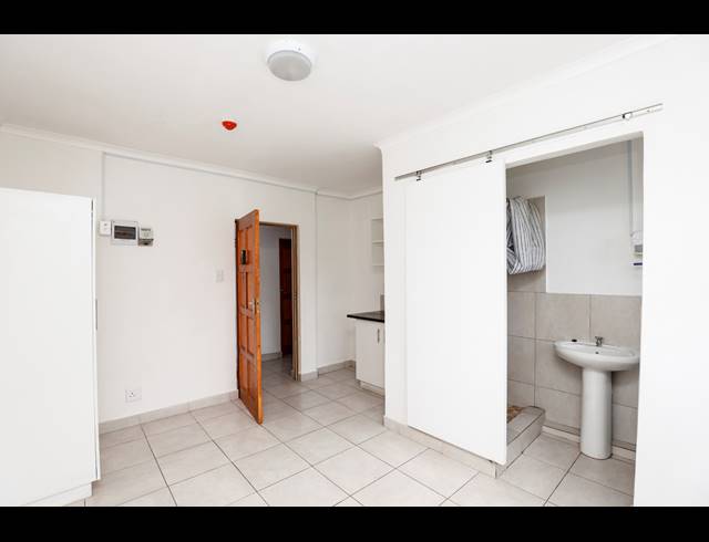 1,800M² APARTMENT BLOCK FOR SALE IN BULWER